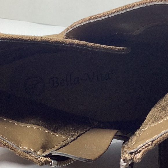 Bella Vita Women's Izzy Boots - Picture 5 of 6